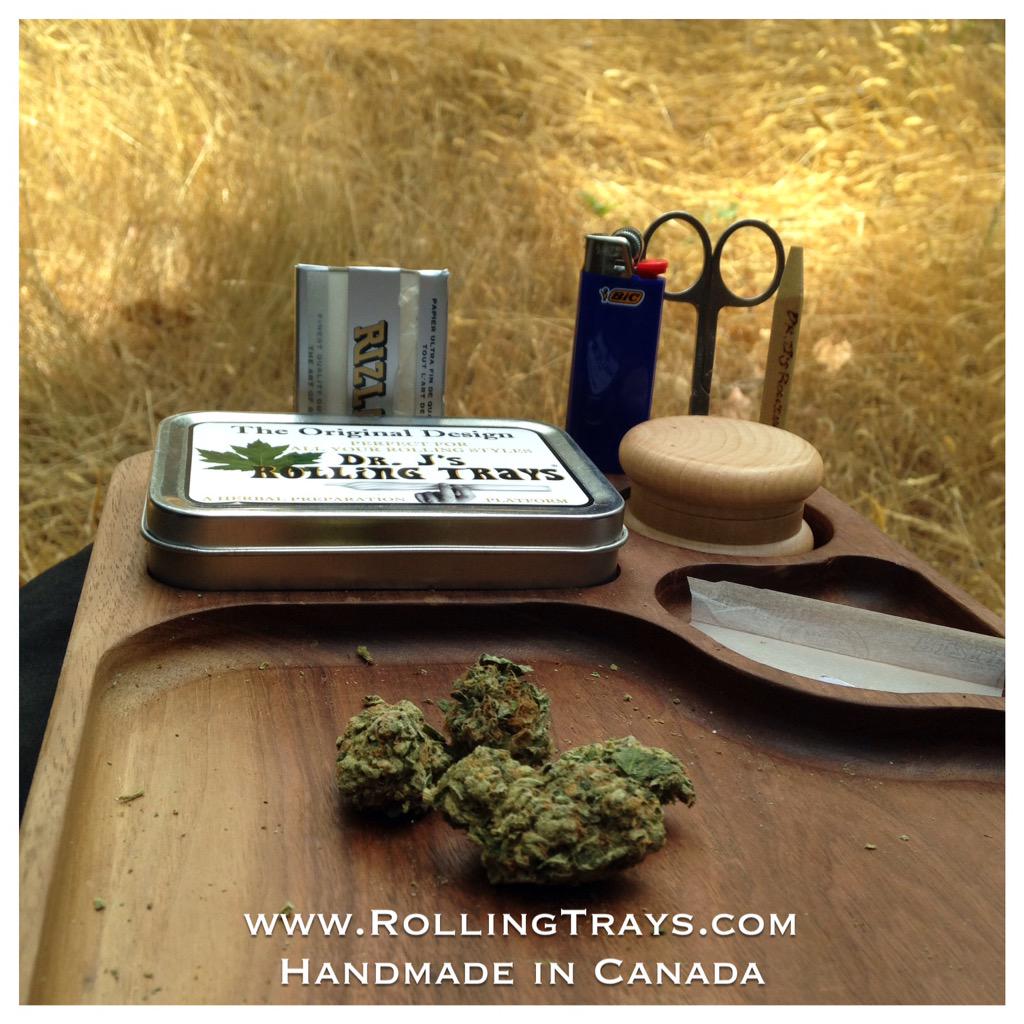 rollingtrays's tweet image. We hope everyone is having a safe and hazy evening.! #high #StonerNation #cannabiz RollingTrays.com