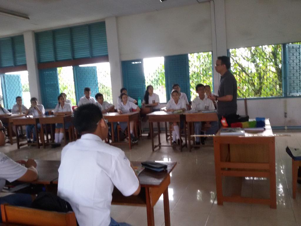 prasmul's tweet photo. Saat ini Tim S1 Prasetiya Mulya hadir memberikan presentasi di SMA Santo Ignasius Singkawang. Info S1: 081511662005 http://t.co/BC2iCBngYi