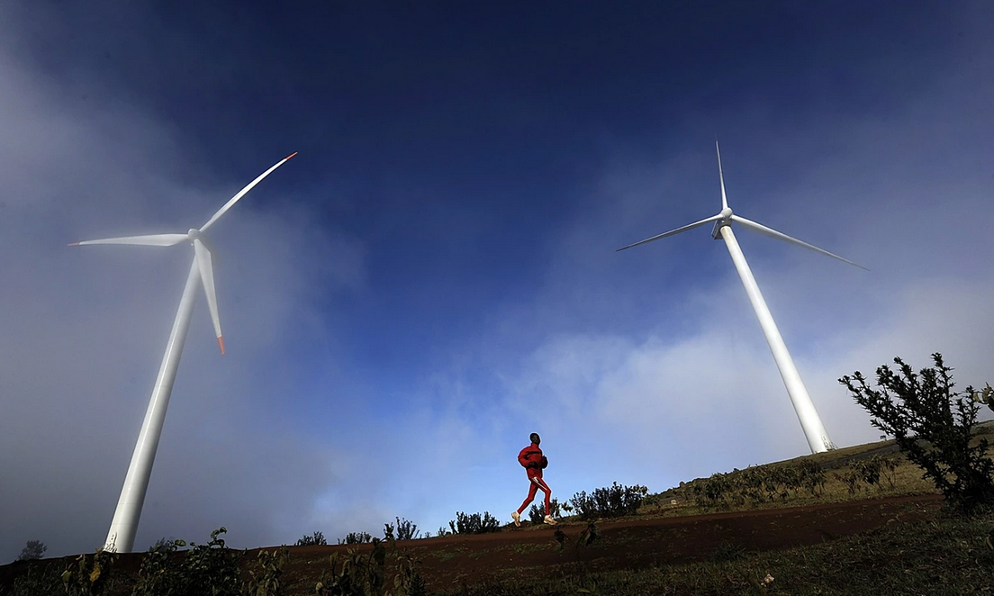 Greenpeace's tweet photo. Check out #Kenya’s #climate pledge. Who said countries can’t develop without fossil fuels? http://t.co/y5ZbaMT6f8 http://t.co/l5RyxhwNa2