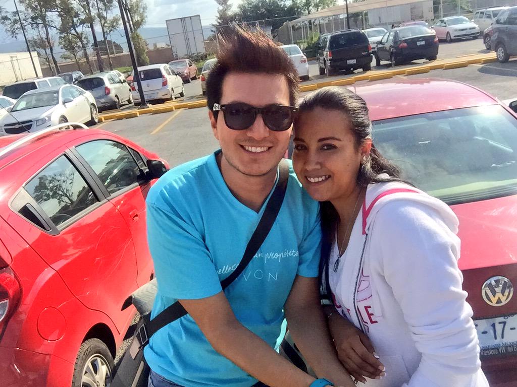 HiramViIIanueva's tweet photo. Si no fuera por los abrazos de esta mujer mi vida no seria la misma. #TeQuiero @Flakissaa 👫 http://t.co/kh2osTpJZX