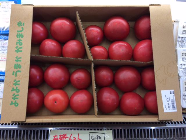 【7/25 加工用として】
 星斗農園さん(山都町)の有機栽培トマトを1箱600円(税込み)で販売しております！1箱だいたい4キロ弱入っています。1箱1箱微妙に重さが違いますので、一番多く入ってそうなのを選んだ方がお買い得！