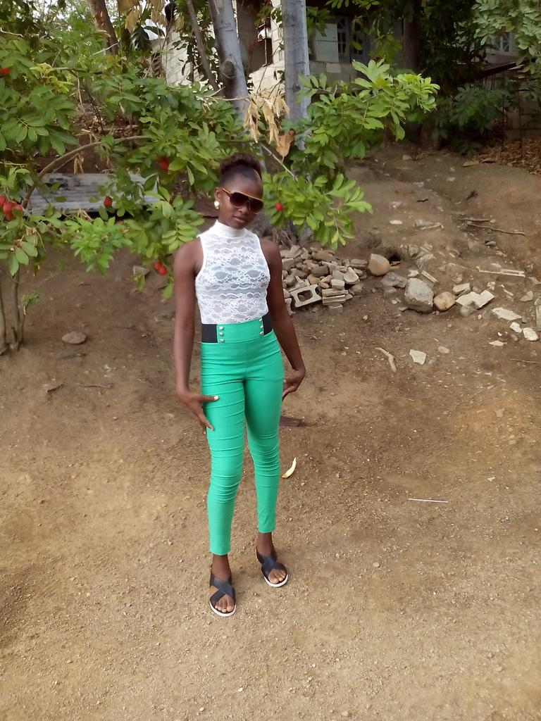 SyrettaN tweet picture