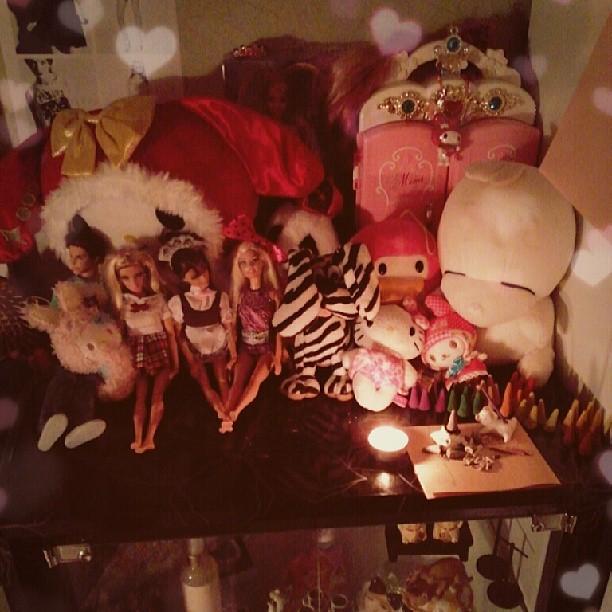 yoojinseo_'s tweet photo. I love Barbie's 👯 Hello Kitty, My Melody, and Popo http://t.co/OAjVLhhxM4
