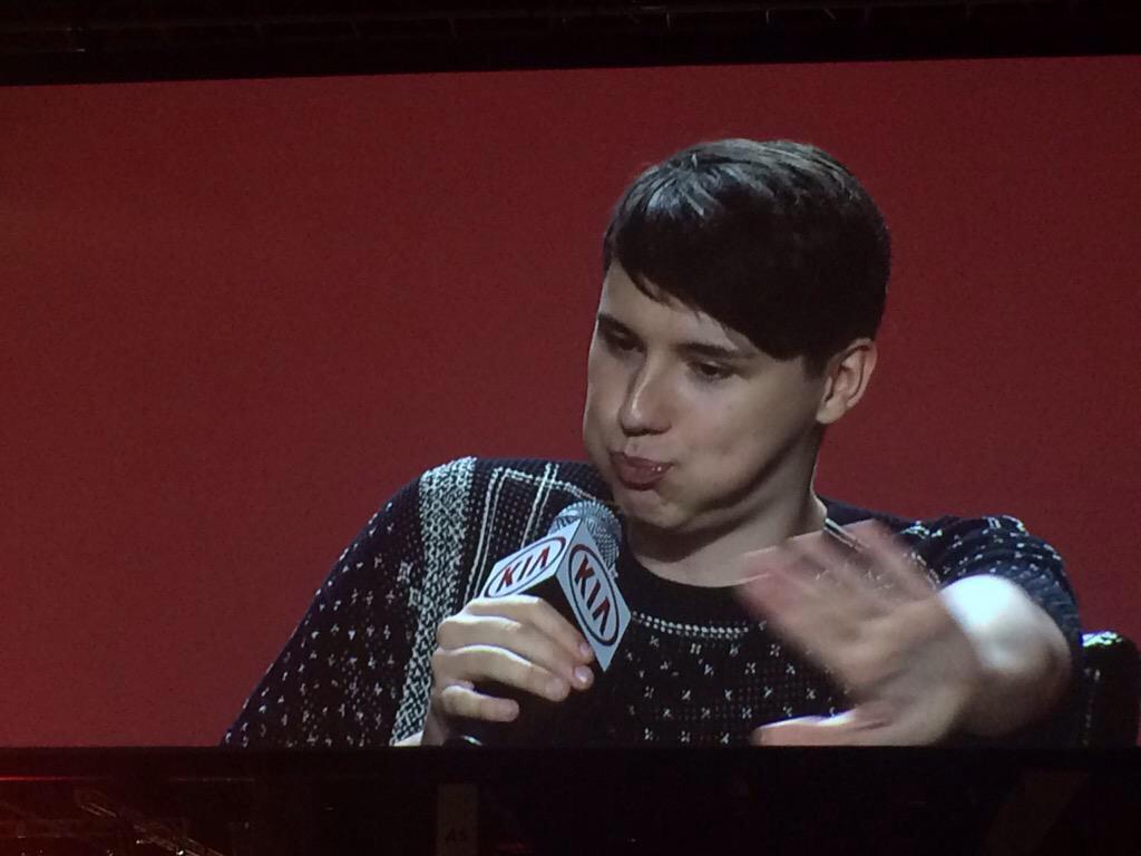 prismboo's tweet image. the amount of heart eyes howell during the panel got me like