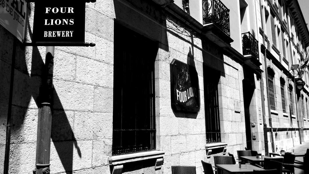 MKYbeer's tweet photo. Disfrutando en la casa de @FourlionsBrew. #cervezartesanadelabuena #craftbeer http://t.co/NHd46vHyc5