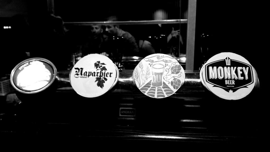 MKYbeer's tweet photo. Disfrutando en la casa de @FourlionsBrew. #cervezartesanadelabuena #craftbeer http://t.co/NHd46vHyc5