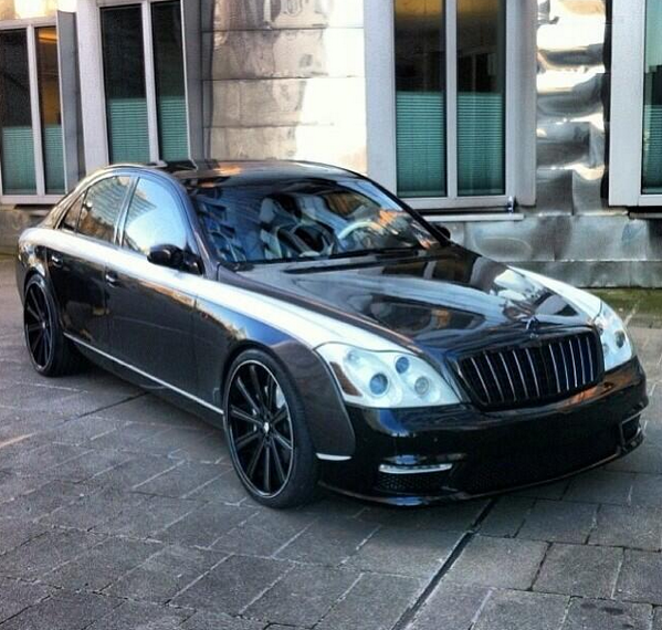 LUXURYPlCTURES's tweet photo. Maybach money. http://t.co/gV8C9VK6rX