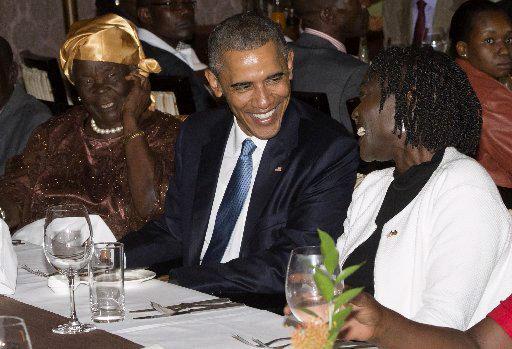 citizentvkenya's tweet photo. President Obama's family reunion #ObamaReturns http://t.co/Pt7HL1aFbf