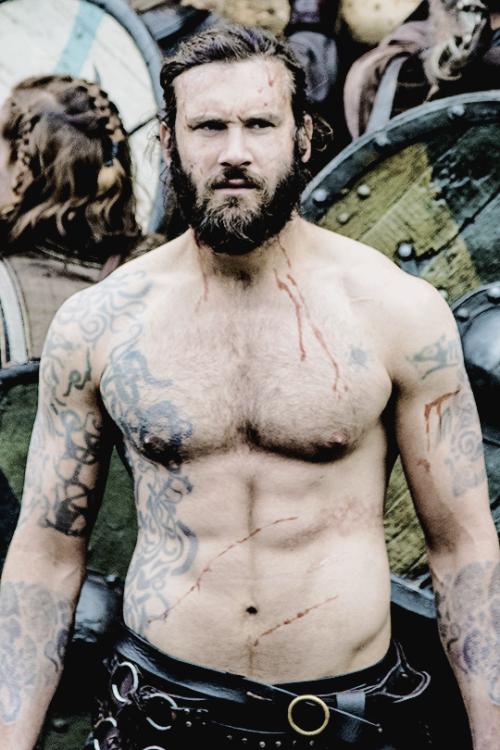 RealManRollo's tweet image. ..Some weekend fun with these #VikingMuscles rasping up against you!