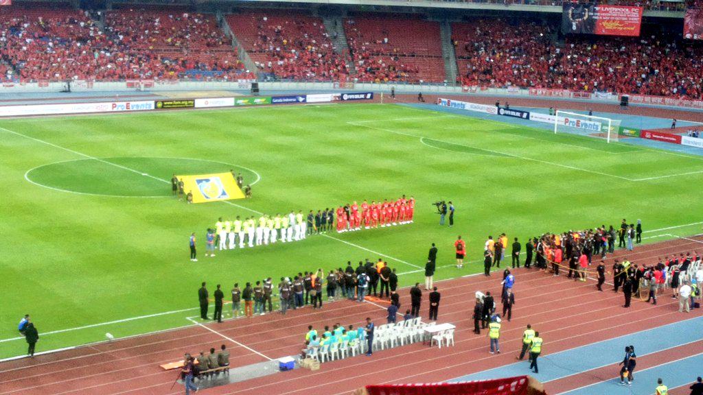 LuisGerraFarris's tweet photo. Best game ever in my entire life setakat ni. Malaysia Selection vs LIVERPOOL FC.Come soon LFC!♥ #MyFirstLFCGame #YNWA http://t.co/EiGYmgBXIP