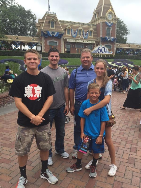 22_goldy's tweet photo. Disneyland the last three days with the fam and some cousins was magical!🎢🏰 http://t.co/QLQpJZCS1k