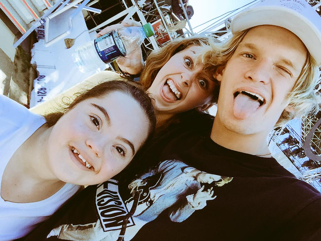 CodySimpson's tweet photo. super fun time with these rad chicks today we're gonna jam at the Special Olympics tomorrow 🎸 http://t.co/yCYblOIKBv