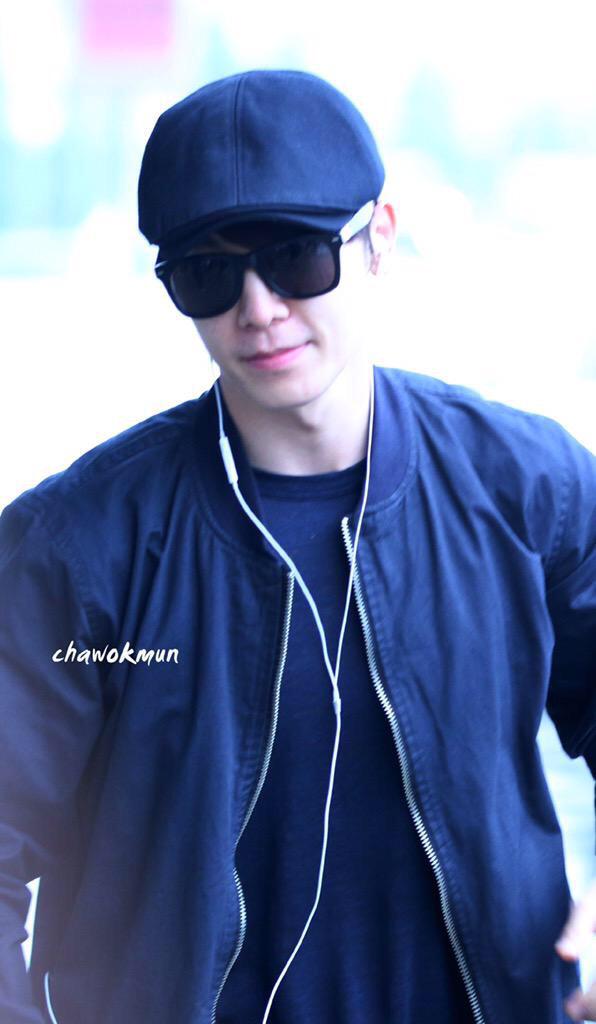 Sup3rJunior's tweet photo. 150725 Donghae and Ryeowook at Gimpo Airport (to Osaka) [8P] http://t.co/uFzUpvWwWf http://t.co/N89Y6FUv8O