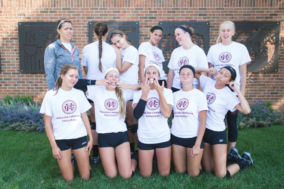 JillianTSomm's tweet photo. Had a fun day of good competition with this team of crazy ladies! @HCHSVB #18days #fireupmaroons http://t.co/V9DGpu9MCL