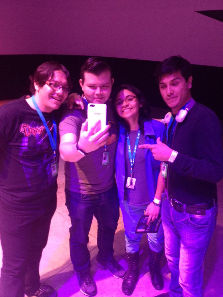 DiYusepi's tweet photo. #mxhonor #fortherave @mxhonor http://t.co/jmBubNNsAM