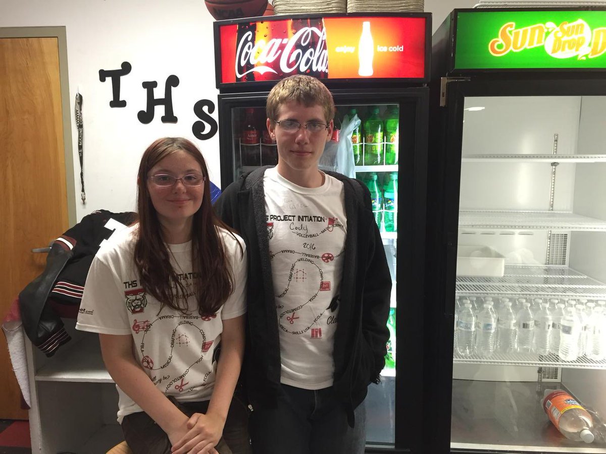 TullahomaHS's tweet image. Serving water this evening #projectinitiation