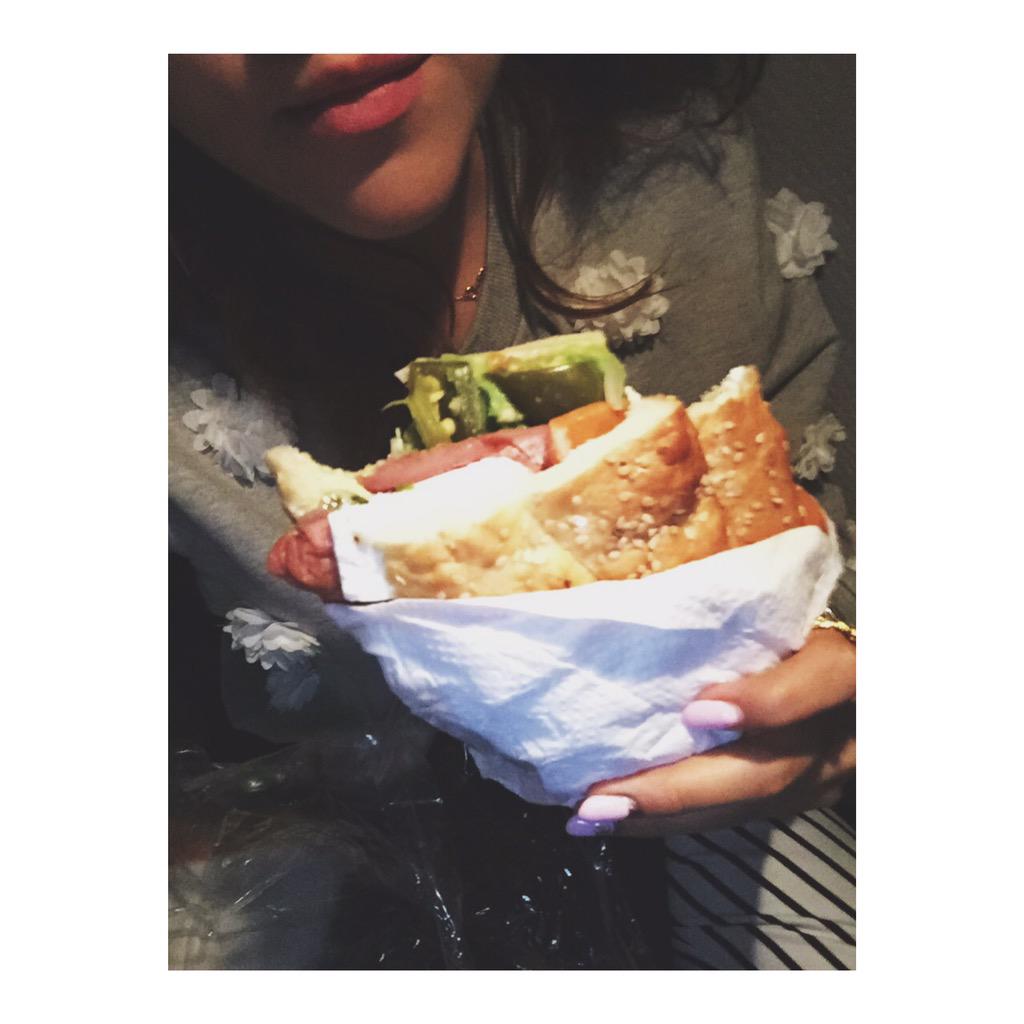 yuyacst's tweet image. Llegue a México y comí una torta, soy feliz. 🙌