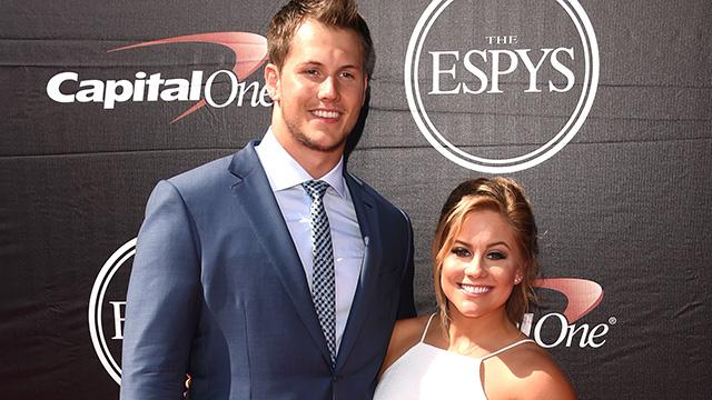 etnow's tweet image. Aww, @ShawnJohnson is engaged! See the adorable surprise proposal: et.tv/1endn8g