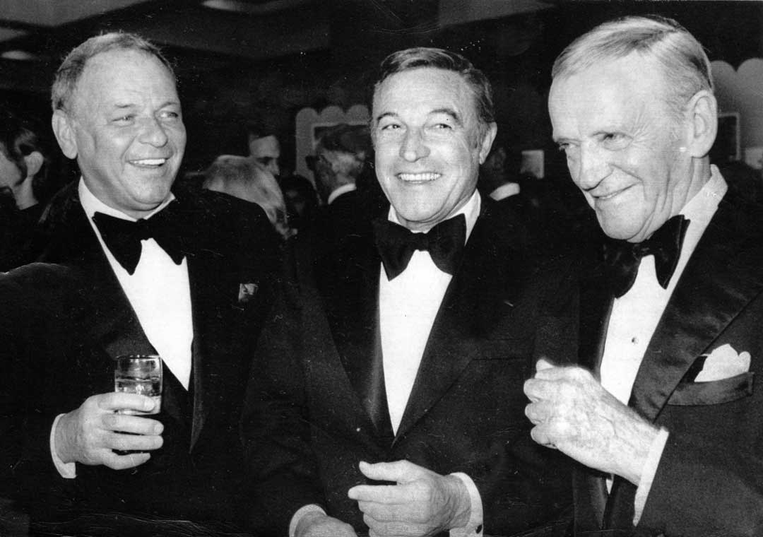 JonathanKellyJr's tweet photo. My two favorite people of the 20th century Frank Sinatra and Fred Astaire @OriginalRatPack @FredAstcire http://t.co/eHJSEelBy5