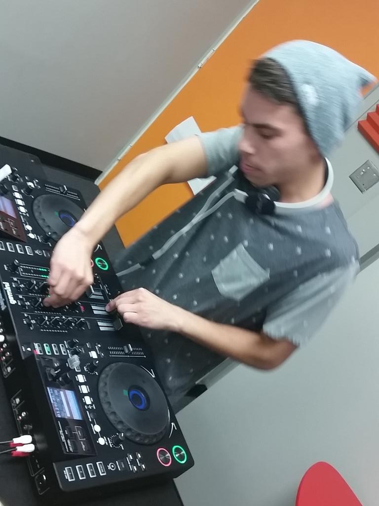 TheBasscave's tweet photo. http://t.co/dPiC9x7oqy