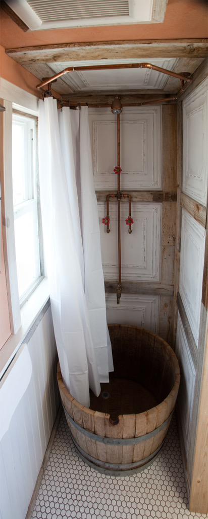 realtinyhouse's tweet photo. 320 Sq Ft Mobile Tiny Cabin http://t.co/7ZbRl4wRxF