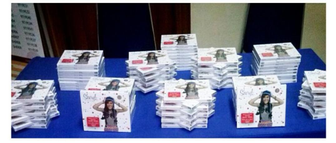sherylsheinafia's tweet photo. DAY 24: DEBUT | Self titled Album yang di release tahun 2013! Haha! #SherylThrowback http://t.co/2mM8CD3hrG