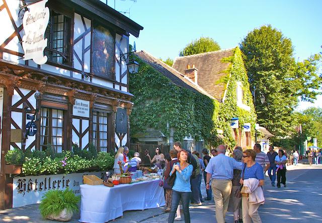 barbizonhotel's tweet photo. Une #brocante se déroulera a #barbizon dimanche http://t.co/F75ICPRM4B