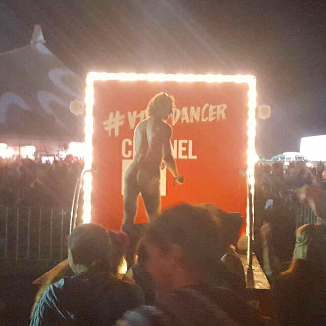 vmusic_au's tweet photo. Full moon over #Splendour! Yep, that's the first nude entry at #vtinydancer. Will he win $2000? #SITG2015 http://t.co/ujSQZB7T7U