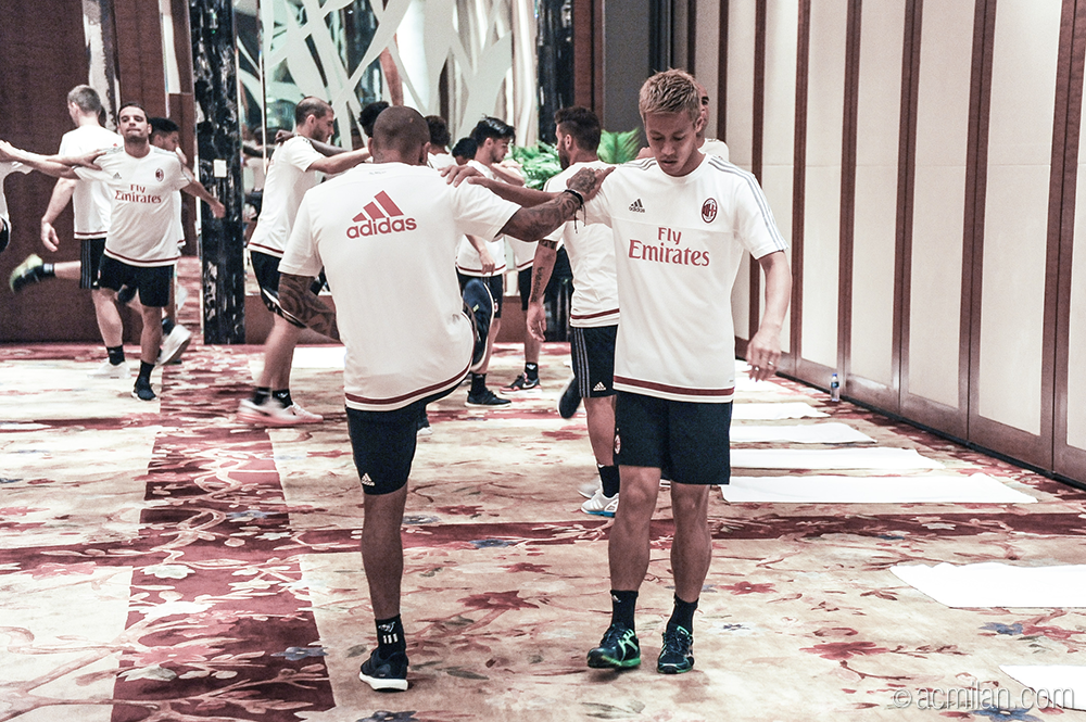 Some stretching before facing <a href="/Inter_en/">Inter ⭐⭐</a>! 
#ICC2015
#weareinChina