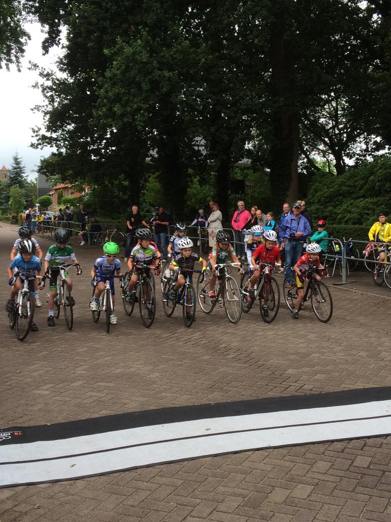 janoverweg's tweet photo. Vandaag laatste dag @tourdejunior in #Achterveld #jeugdronde http://t.co/1N6uSHgfrJ