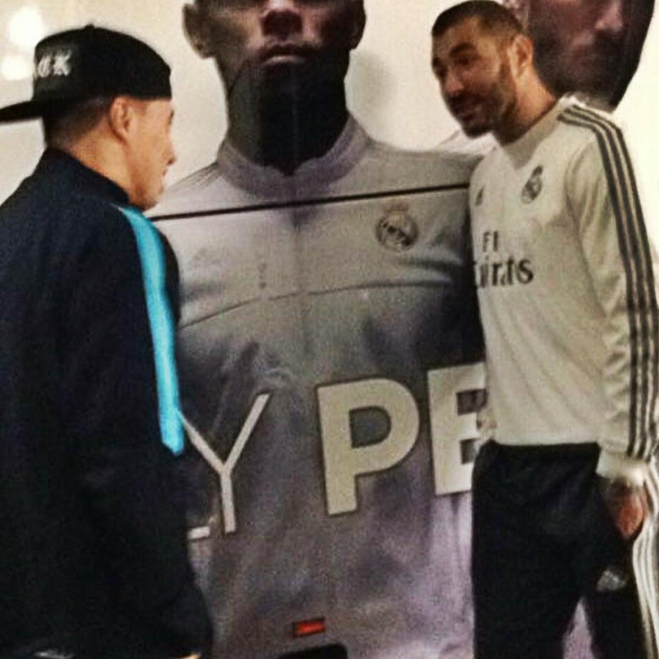 SamNasriFans's tweet photo. Samir Nasri and Karim Benzema after the match Real Madrid vs Manchester City http://t.co/NRmXKOgEiG