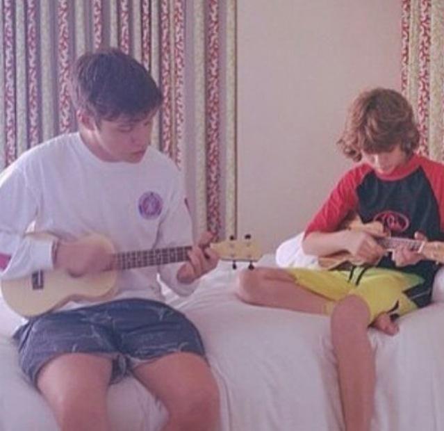 sugascereal's tweet photo. Imagine nick writing a song for you. #NickRobinson #ryderscanlon #jurassicworld http://t.co/6QRlRcLWY1