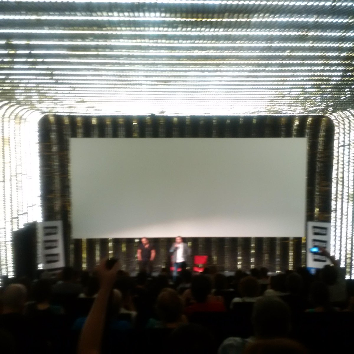 Hfmanchado's tweet photo. Estreno #CACTs #LasManos #SalaAzconaMataderoMadrid cálida acogida enhorabuena @jjlorenzo @TurismoLZT @loremc76 http://t.co/CbUlH4Awhn