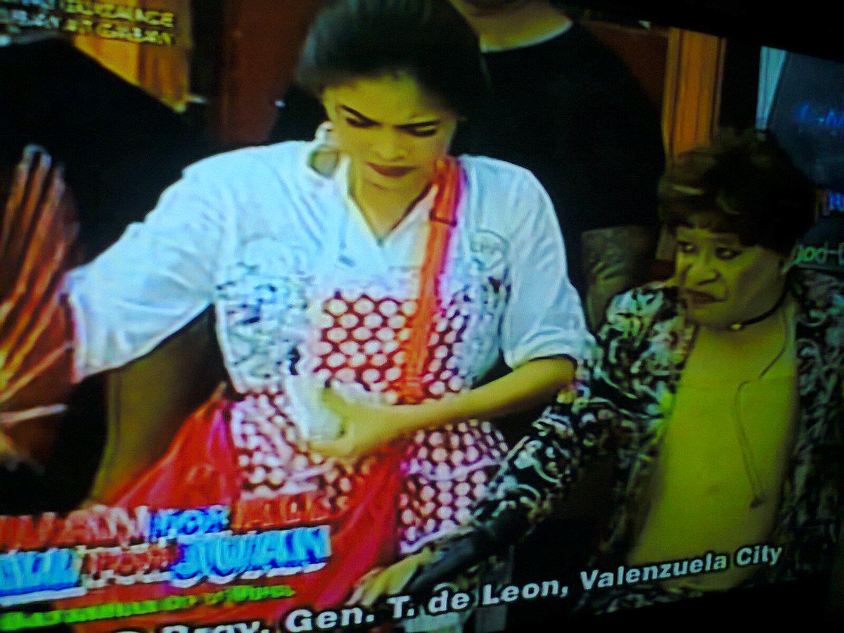 tanoyskie's tweet image. yung nalunok ni Lola na gamot! botones pala! hahaha @EatBulaga #AlDub  #LOMMY #ebproblemsloving