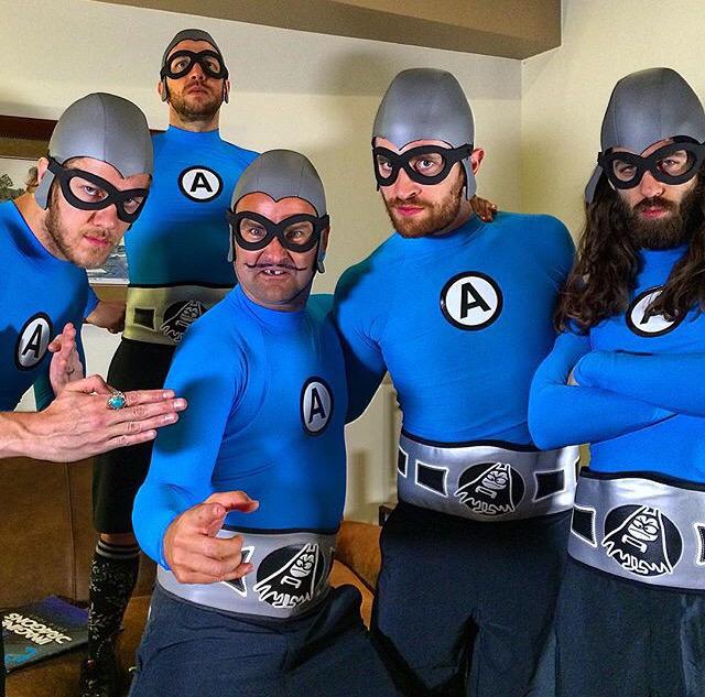 wintza_'s tweet image. Aqua bats . Dragons.