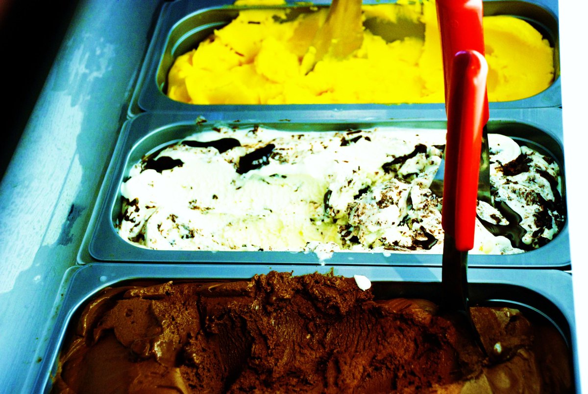 Bluezenzer's tweet image. Enjoy summer weather with ice cream desserts with selections ranging from vanilla to pistachios. #icecreammonth