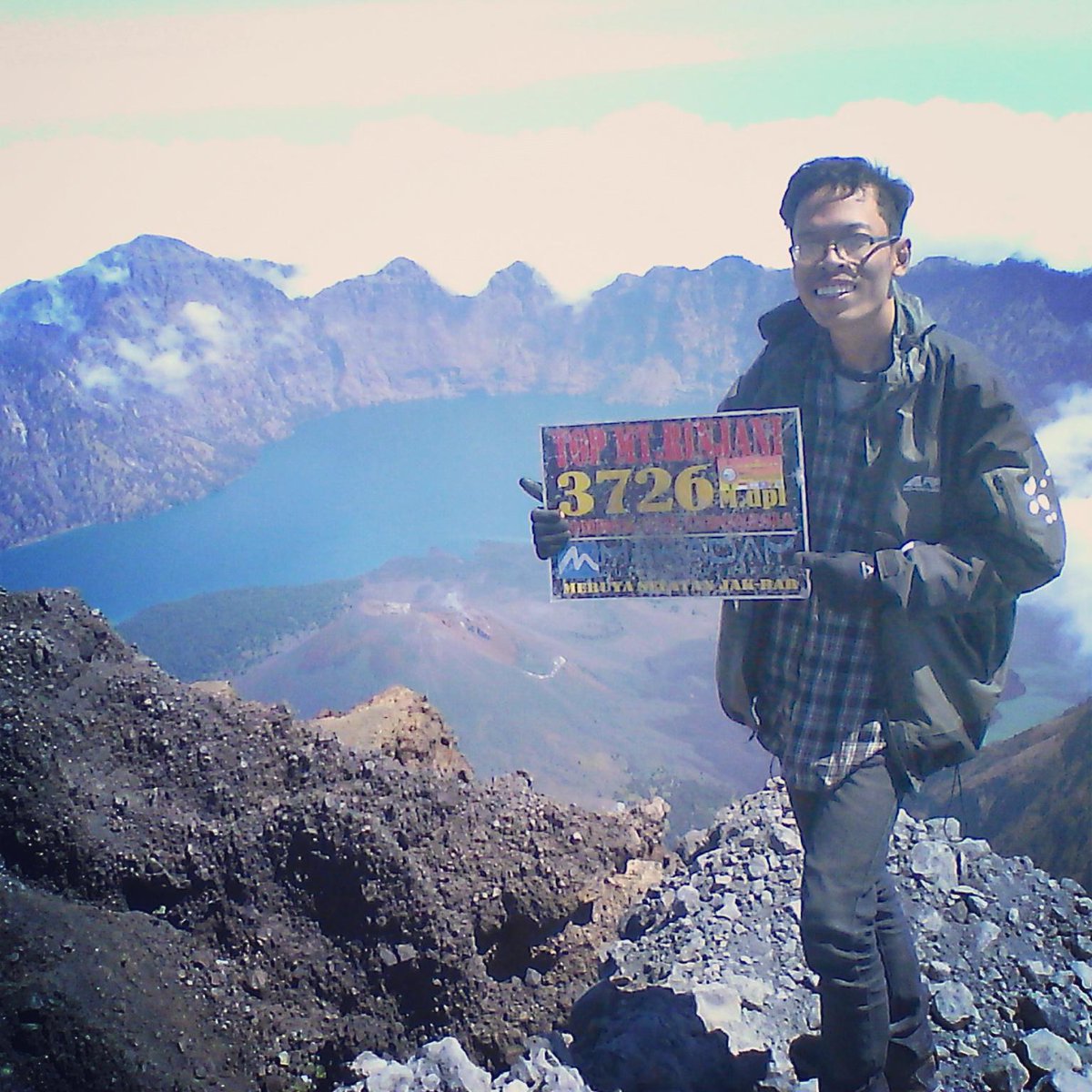 infopendaki's tweet photo. RT @takatotito: Sukses Puncak Gunung Rinjani 3726 mdpl, Lombok NTB #rinjani #hiking #hobby #triplombok #rinjanisummit http://t.co/uQC6kV0vTK