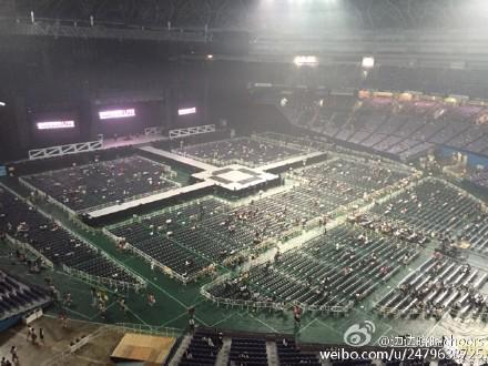 ChanHomeTH's tweet photo. 150725 ภาพบรรยากาศภายในงานคอนเสิร์ต SMTOWN วันที่ 1 โอซาก้า ประเทศญี่ปุ่น 

Cr.边边晓晓cheers via.yixinqins http://t.co/7KTbJCRDkD