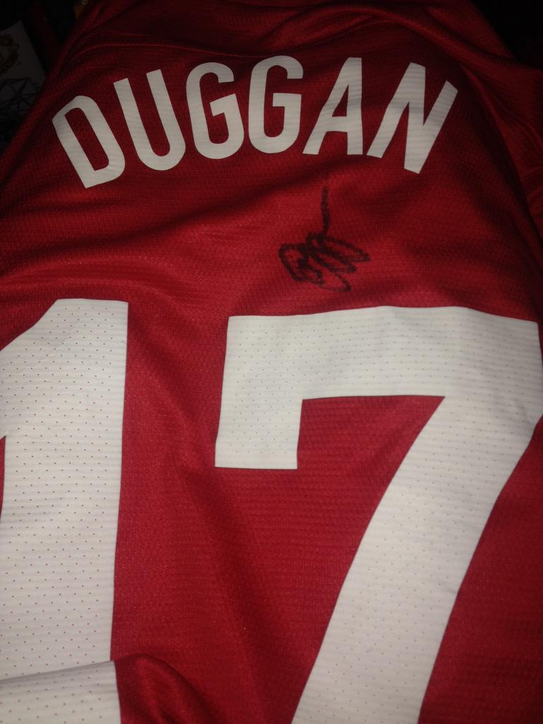 Happy birthday to one of the best English strikers around, ! Thanks again for signing my shirt!! 
