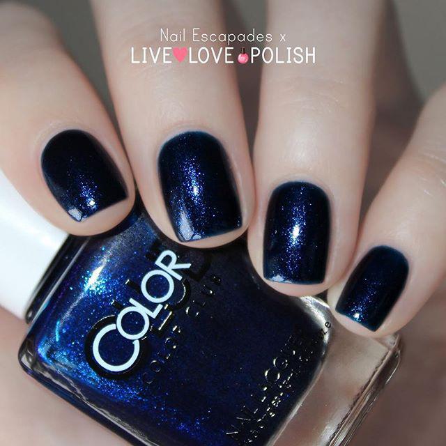 This is Williamsburg - a deep, dark, mysterious blue polish with shimmering micro-glitter … ift.tt/1ItJ6CU