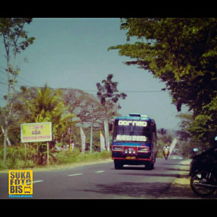 fazarwo's tweet photo. @SukaFotoBis melaju sendiri dgn tenang #inijugabis #pracimantoro #wonogiri area http://t.co/LYji5ODLNe