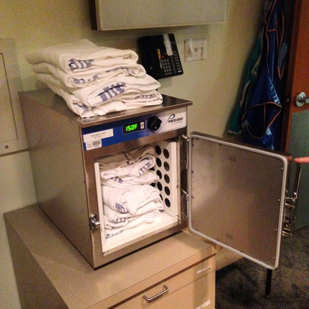 PINKAPALOOZA's tweet photo. #AlissasHope purchased a blanket warmer to bring #warmhugs to cancer patients receiving radiation treatments at #SAMC http://t.co/1pVqzaBAFH
