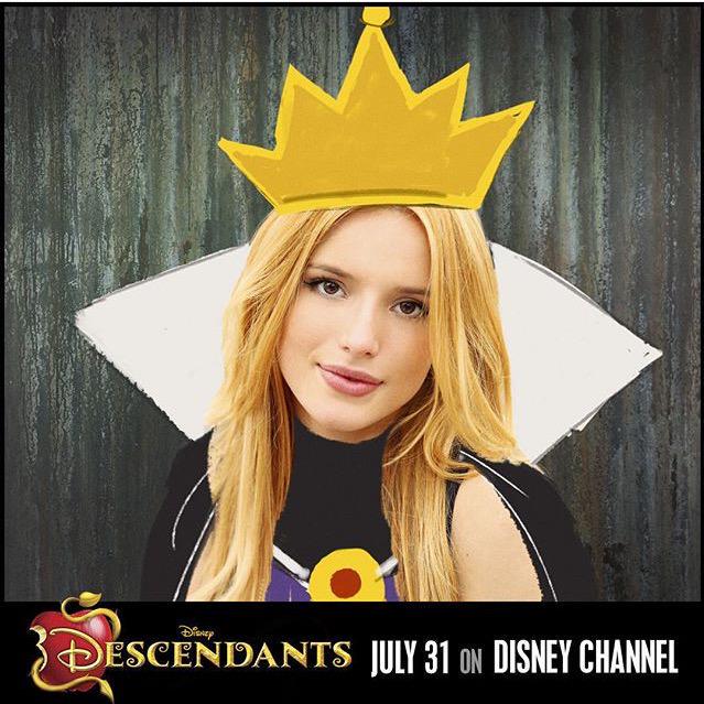 ディズニー チャンネル スターズ 公式 アメリカでの Descendants 放送に合わせ ディズニー チャンネルスター達が 好きなディズニー悪役をツイート ベラ ソーンは 白雪姫 の女王 ギャレット クレイトンは ピーター パン のフック船長