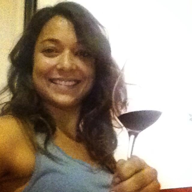 LaLobaWine's tweet photo. Ya sois #1000seguidores mil gracias! Salud para todos! Y a seguir #lobeando así de bien! #RiberaDelDuero #Soria http://t.co/iyEwf3BmHj