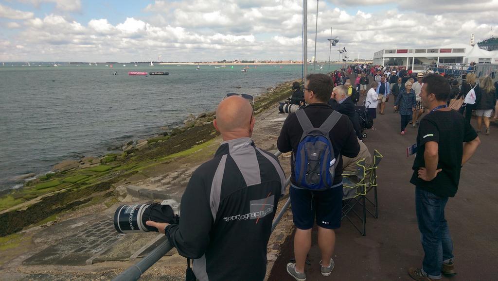 TravelMole's tweet image. Crowds are gathering #AmericasCup  @acwspmth #bringthecuphome #racetobermuda @gotobermuda @goshpr