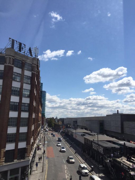 Sunny in London today! Happyyyyy! Tea building lol http://t.co/vepAp3lnzJ