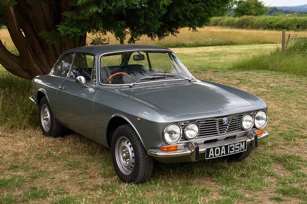 axlestand's tweet photo. Pic at last @barchetta_boy and @_Alfista My new toy: a 1973 #AlfaRomeo 2000 GTV #AlfaOwnerAgain (literally, see reg) http://t.co/ikVbXiIJiX