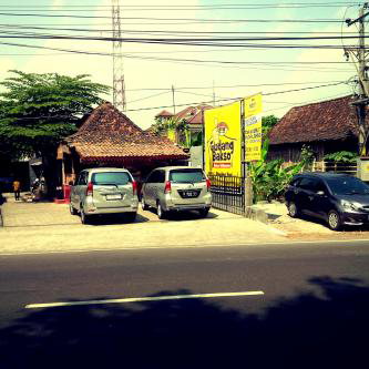 GudangBakso's tweet photo. Ayo jangan lupa mampir ke gudang bakso! Rasakan kenikmatan makan bakso dg nuansa joglo&amp;semilir angin sawah😆😆 #jogja http://t.co/nG9SLLAaaK