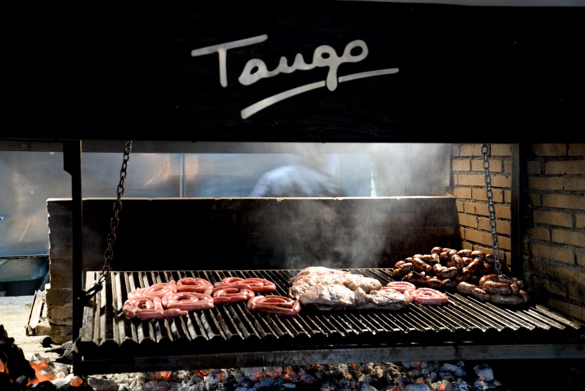 Open for dinner tonight! From 7pm.For reservations call 951 899 557. Book Online to avoid waiting lists! #PuertoBanus