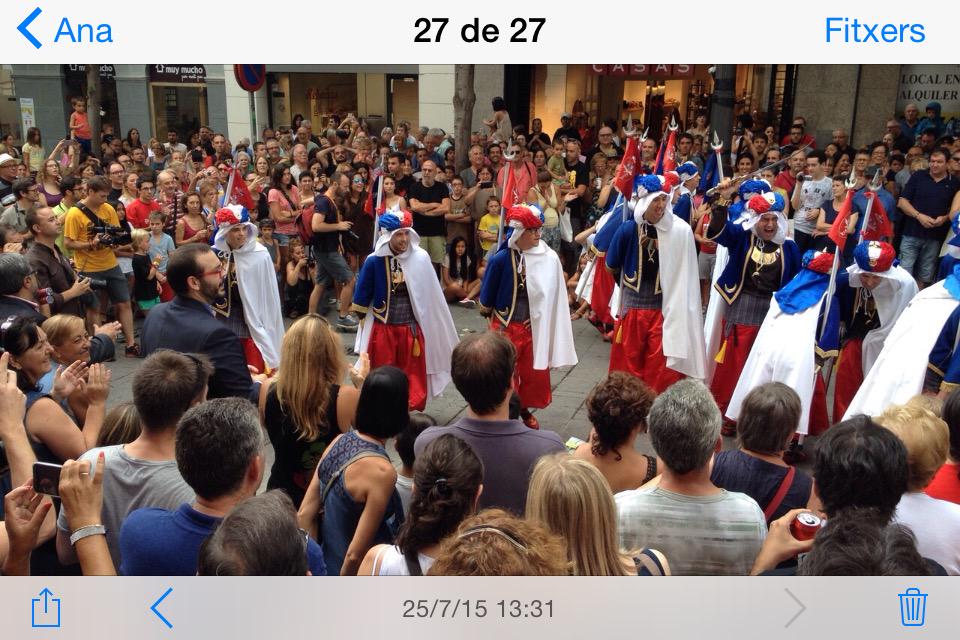 matarocat's tweet photo. La Filà acaba, arribats a l'Ajuntament Bequeteros de Cocentaina i Societat Musical Mestre Orts de Gaianes #lessantes http://t.co/LZnwPKIjFE